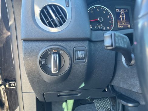 Used 2017 Volkswagen Tiguan Sport image 10