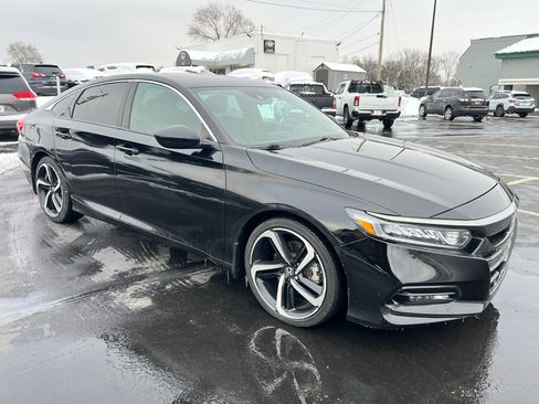 Used 2018 Honda Accord Sport image 9