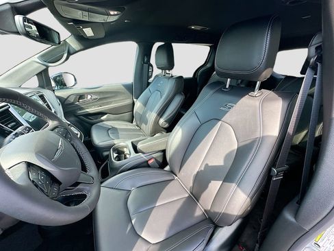 New 2026 Chrysler Pacifica Select w/ S Appearance Package image 20