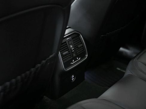 Certified 2023 Porsche Macan S image 28