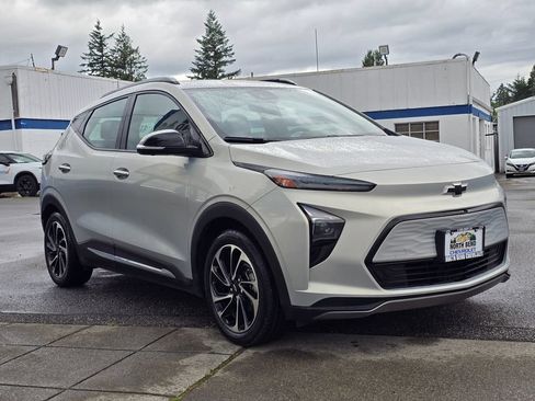 Used 2022 Chevrolet Bolt EUV Premier FWD image 3