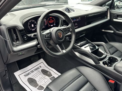 Certified 2024 Porsche Cayenne Coupe AWD/4WD image 18