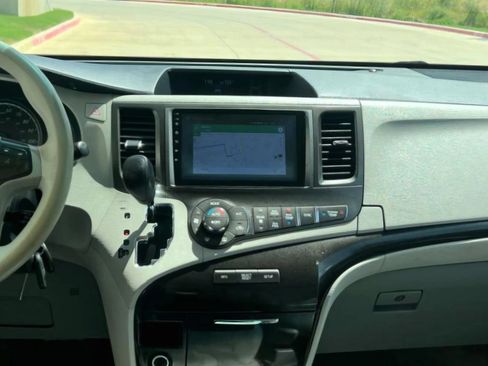 Used 2013 Toyota Sienna LE FWD image 22