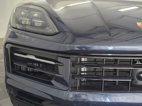 Certified 2026 Porsche Cayenne AWD/4WD image 32
