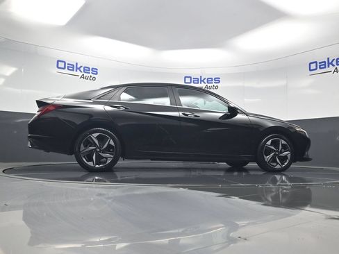 Used 2022 Hyundai Elantra SEL w/ Convenience + Premium Package FWD image 46