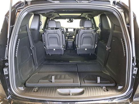 New 2026 Chrysler Pacifica Limited image 28
