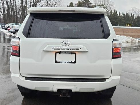 Used 2016 Toyota 4Runner SR5 image 7