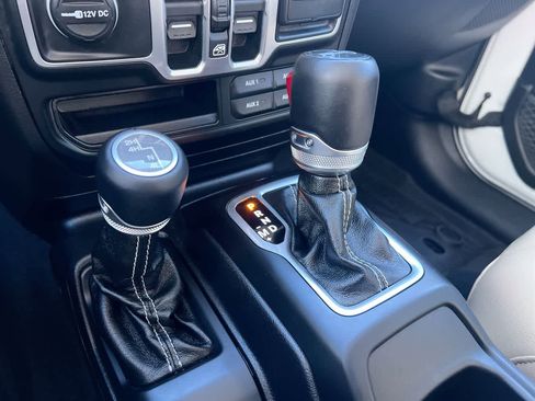 Used 2018 Jeep Wrangler Unlimited Sahara image 20