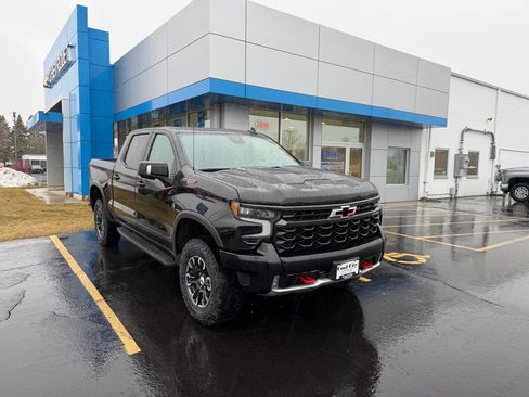 Used 2023 Chevrolet Silverado 1500 ZR2 w/ Technology Package AWD/4WD image 6