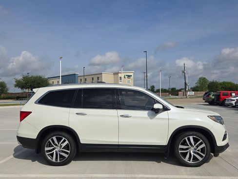Used 2016 Honda Pilot Touring image 2