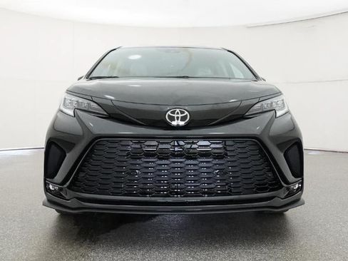New 2026 Toyota Sienna XSE FWD image 31