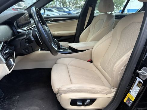 Used 2023 BMW 530e w/ Premium Package RWD image 15