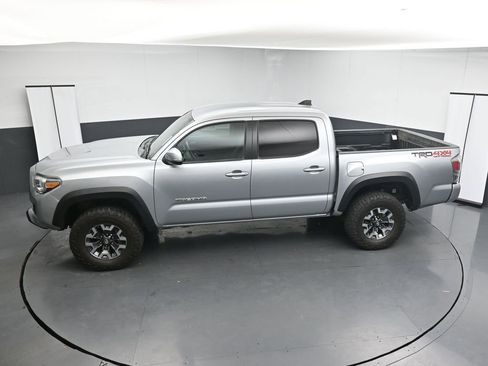 Used 2022 Toyota Tacoma TRD Off-Road w/ Technology Package AWD/4WD image 24