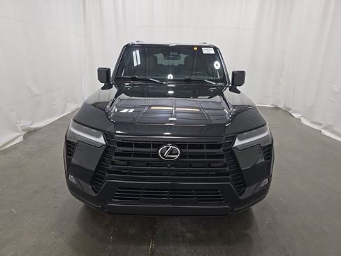 Used 2025 Lexus GX 550 w/ Cold Area Package AWD/4WD image 2