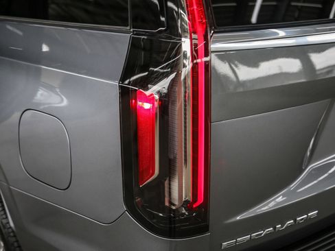 Used 2022 Cadillac Escalade Premium Luxury RWD image 12