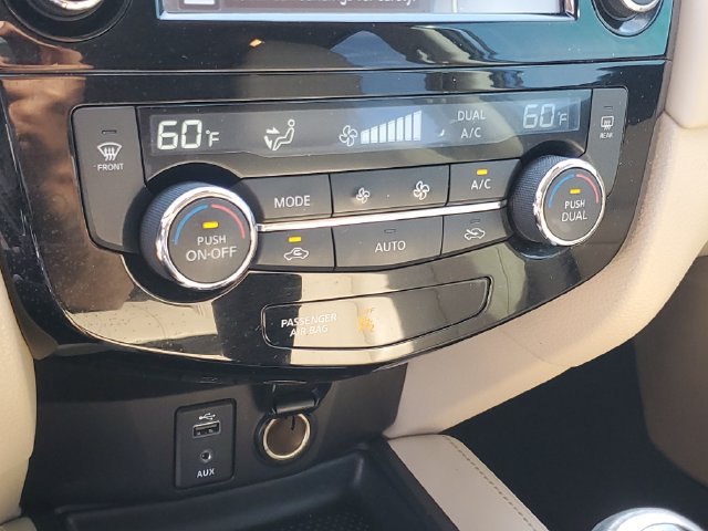 Used 2017 Nissan Rogue SL w/ SL Premium Package FWD image 27