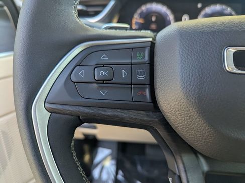 Used 2025 Jeep Grand Cherokee Limited image 27