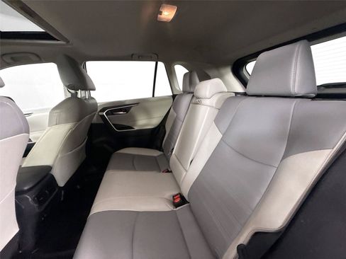 Used 2020 Toyota RAV4 XLE Premium FWD image 27