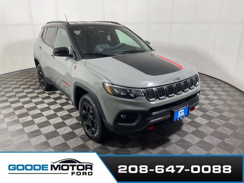 Used 2024 Jeep Compass Trailhawk AWD/4WD image 1