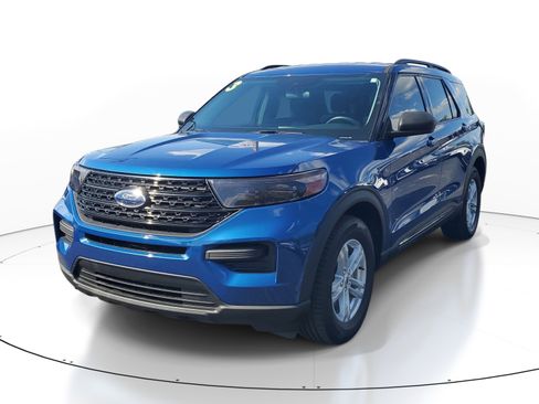 Used 2023 Ford Explorer XLT RWD image 3
