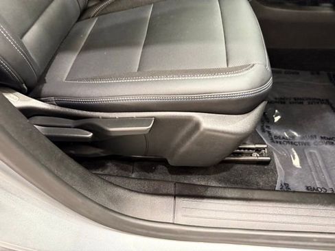 New 2026 Chevrolet Equinox EV LT image 15