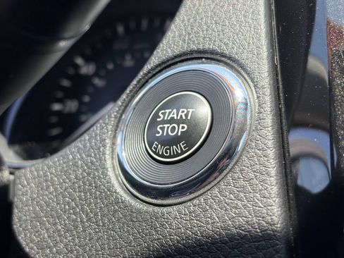 Used 2019 Nissan Rogue SV w/ Premium Package FWD image 32