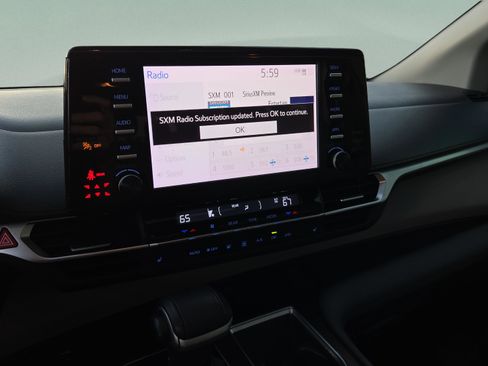 Used 2021 Toyota Sienna XLE image 20