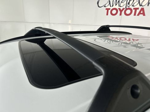 Used 2022 Toyota RAV4 XLE w/ Convenience Package FWD image 11