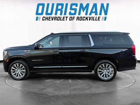Used 2023 GMC Yukon XL Denali image 3