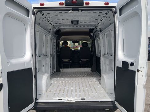 Used 2025 RAM ProMaster 2500 w/ Convenience Group image 13