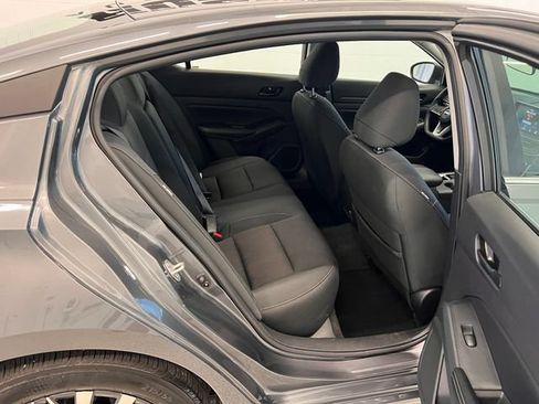 Used 2025 Nissan Altima 2.5 SV FWD image 10
