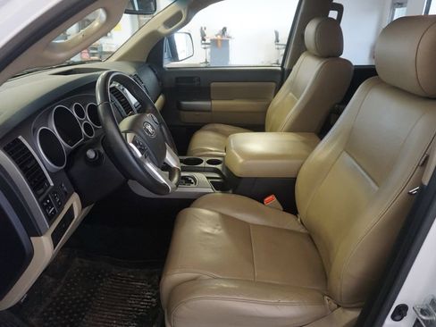 Used 2017 Toyota Sequoia SR5 w/ Premium Package AWD/4WD image 20