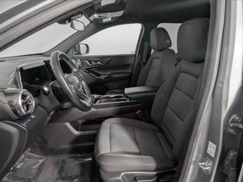 Used 2025 Chevrolet Equinox LT FWD image 13