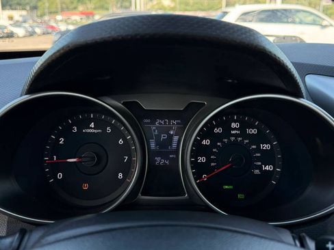 Used 2013 Hyundai Veloster FWD image 7