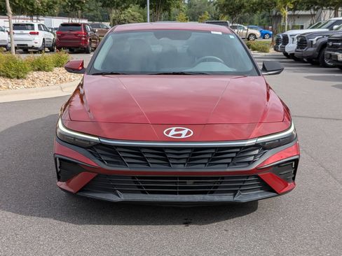 Used 2025 Hyundai Elantra SE w/ Cargo Package FWD image 8