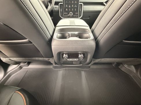 New 2026 GMC Acadia AT4 w/ Luxury Package AWD/4WD image 32