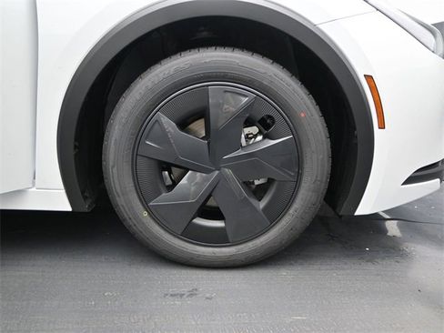 New 2026 Toyota Prius LE image 15