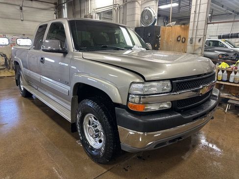 Used 2002 Chevrolet Silverado 2500 LS image 2