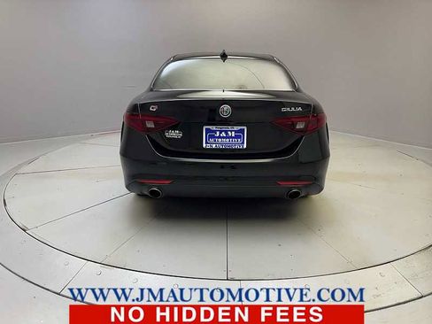 Used 2020 Alfa Romeo Giulia Ti w/ Active Blind Spot Package AWD/4WD image 4