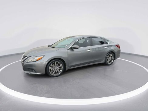 Used 2018 Nissan Altima 2.5 SR w/ SR Special Edition image 4