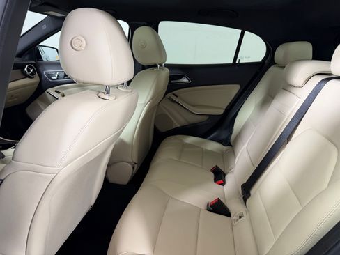 Used 2020 Mercedes-Benz GLA 250 image 24