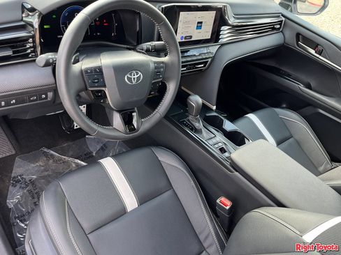 Used 2026 Toyota Camry SE FWD image 20