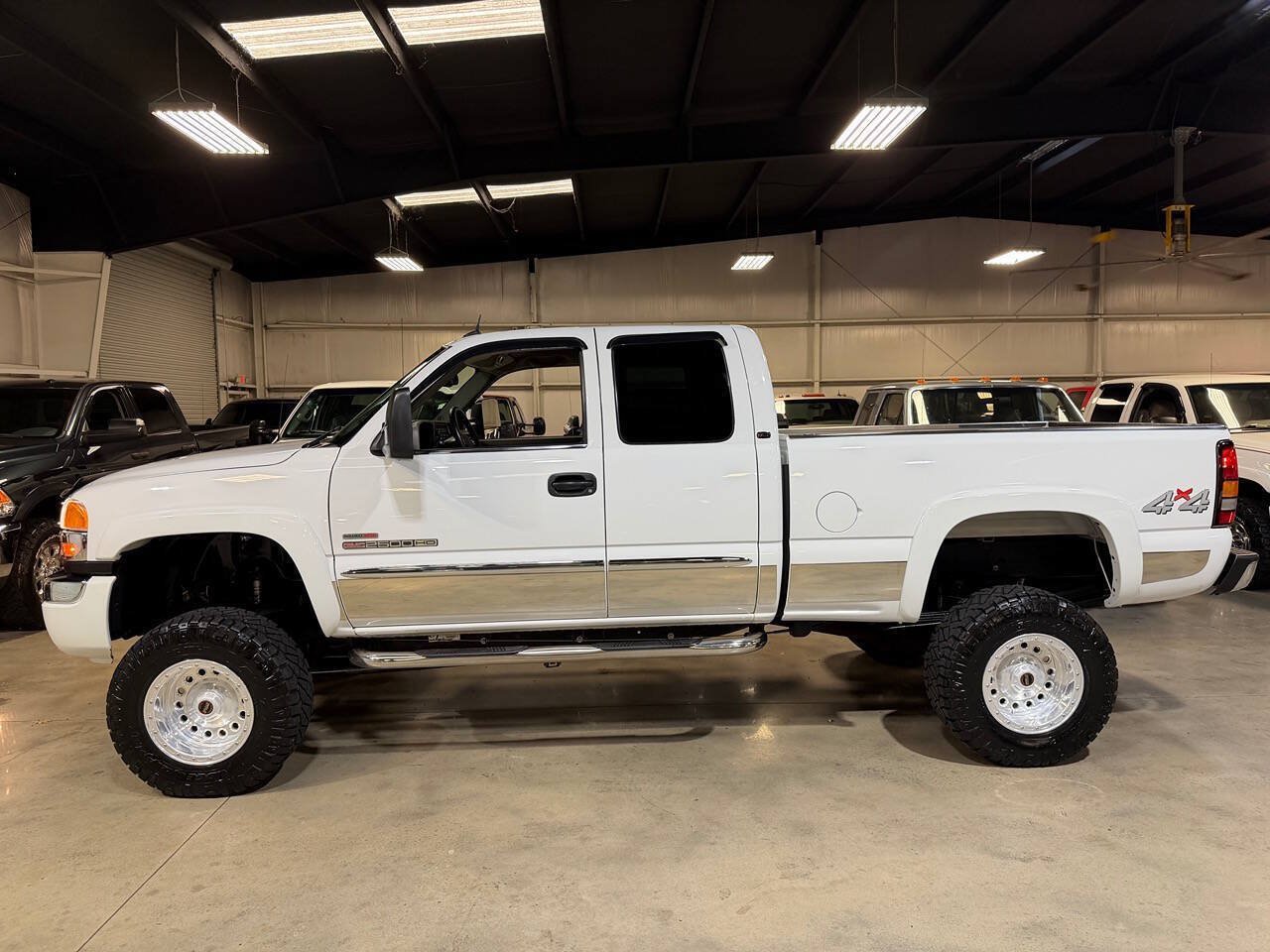 Used 2005 GMC Sierra 2500 SLT w/ Heavy-Duty Power Package AWD/4WD image 55