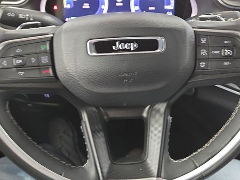 Used 2024 Jeep Grand Cherokee L Altitude image 8