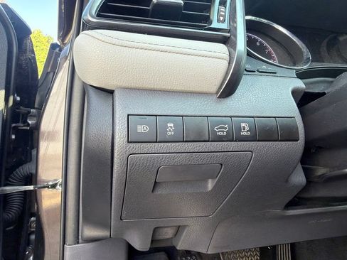 Used 2019 Toyota Camry LE FWD image 13