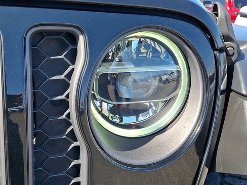 Used 2021 Jeep Gladiator Rubicon w/ LED Lighting Group AWD/4WD image 9