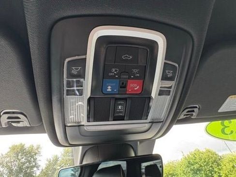 Used 2023 RAM 1500 Laramie AWD/4WD image 32