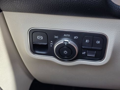 Used 2021 Mercedes-Benz GLB 250 image 30