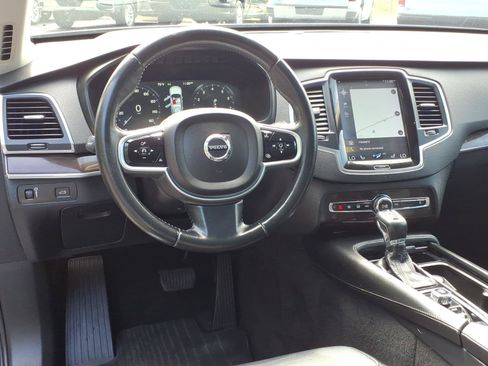 Used 2019 Volvo XC90 T5 Momentum w/ Multimedia Package AWD/4WD image 12