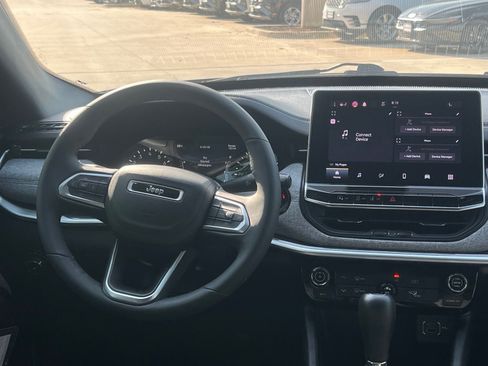 Used 2023 Jeep Compass Latitude AWD/4WD image 19